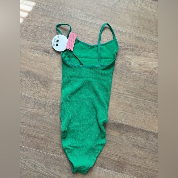 NEW Hunza G Women's Pamela Swimsuit in Emerald Green Crinkle One Size Coverage - Picture 6 of 7